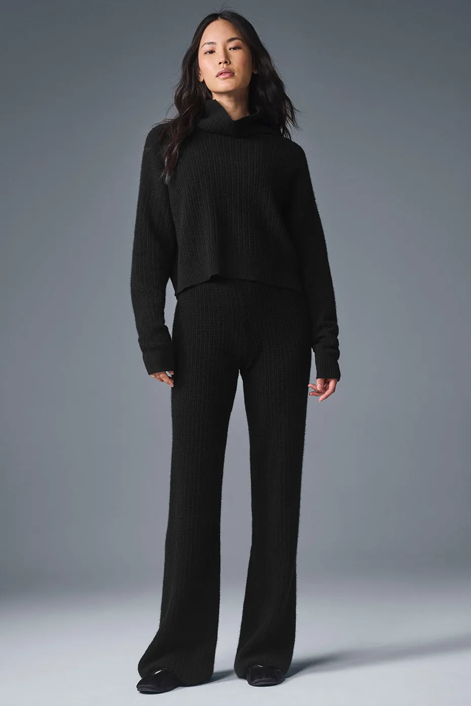 Cashmere Plush Waffle Turtleneck Pullover - Black