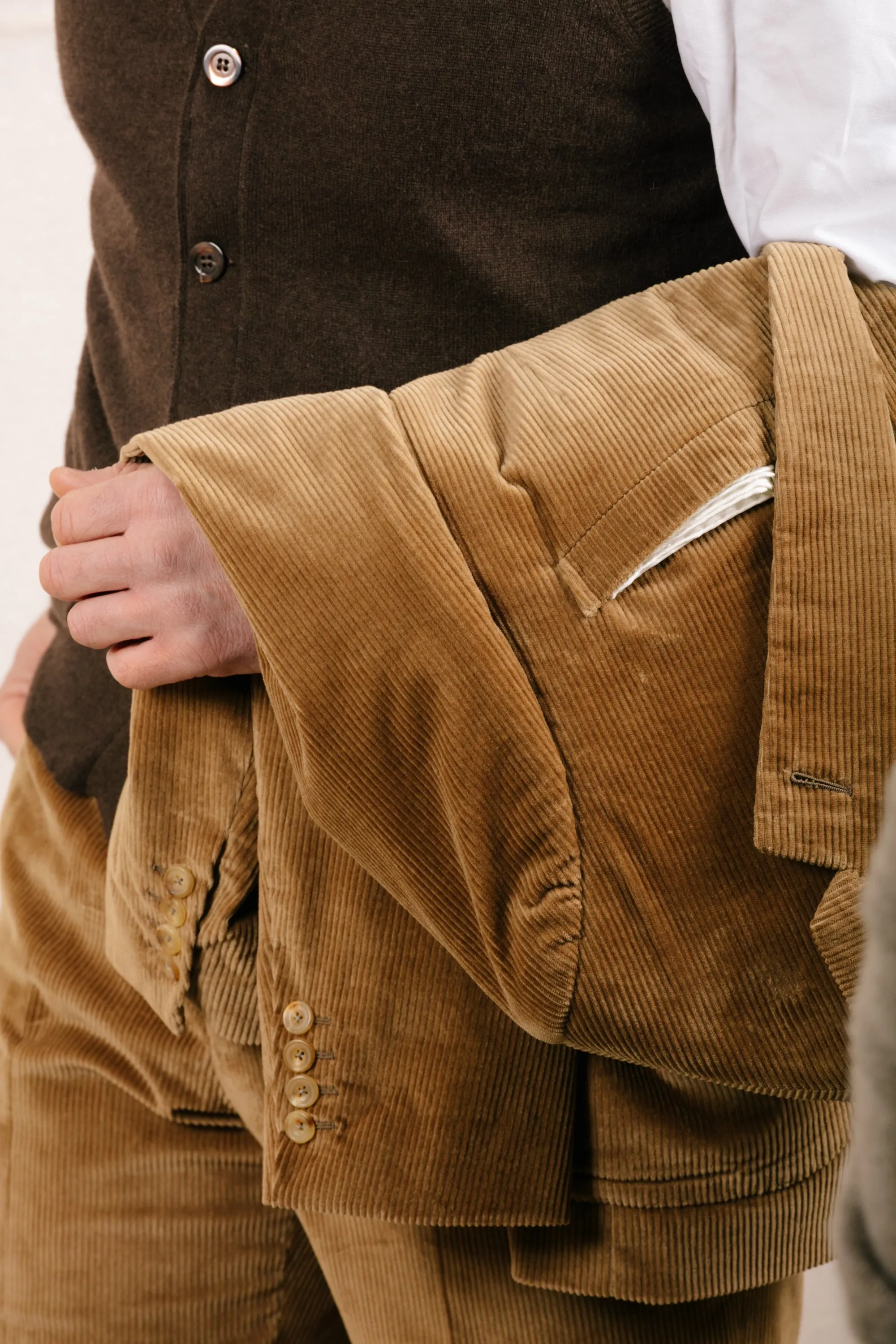 Cashmere Sleeveless Cardigan in Chocolate Brown