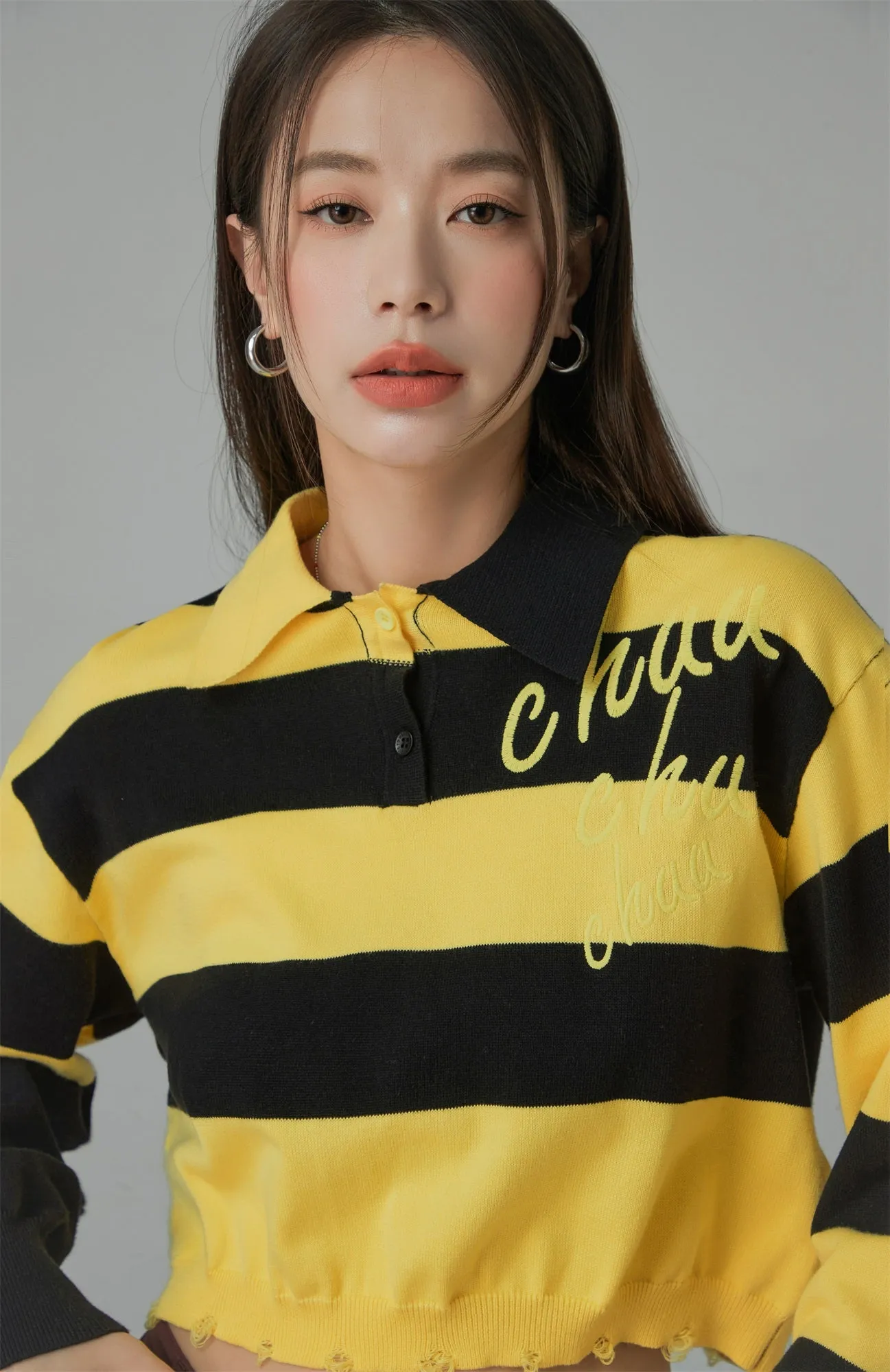 Chuu Lettering Color Cropped Knit Sweater