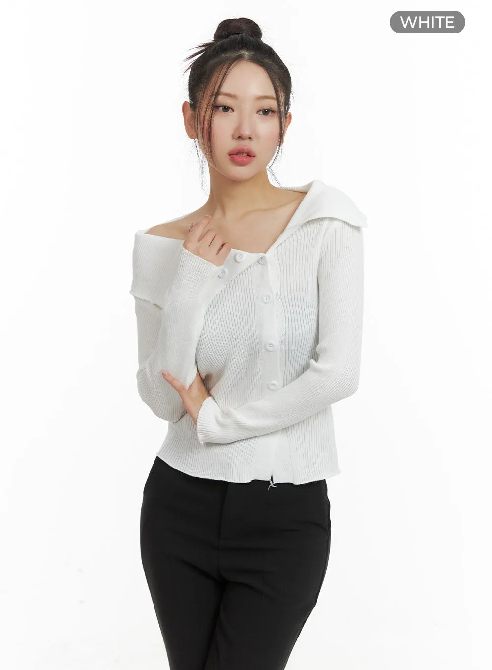 Open Collar Buttoned Knit Top OM428